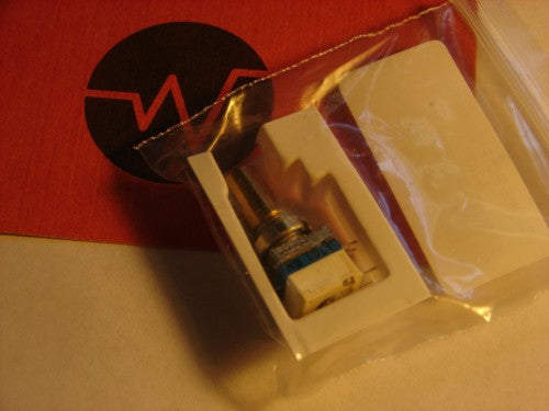 PMDN4016AR PMDN4016 - Motorola VOLUME POTENTIOMETER & NUT - BPR40